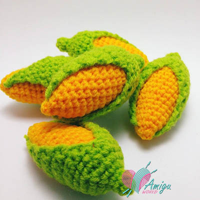 Corn amigurumi keychain – Thai Pattern