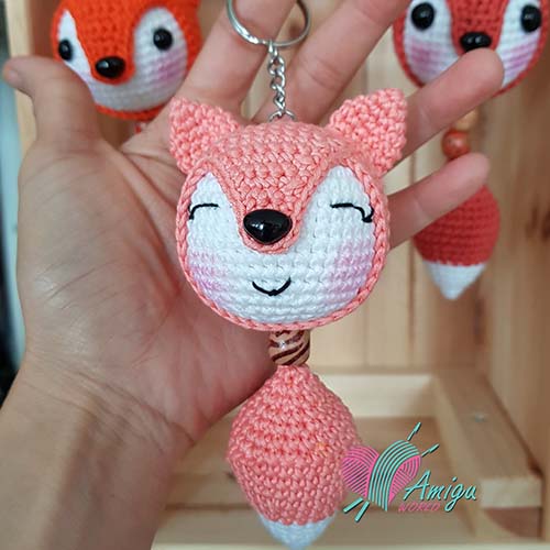 Fox keychain amigurumi – Thai Pattern