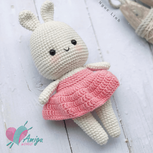 The little bunny with pink dress – Chinese pattern