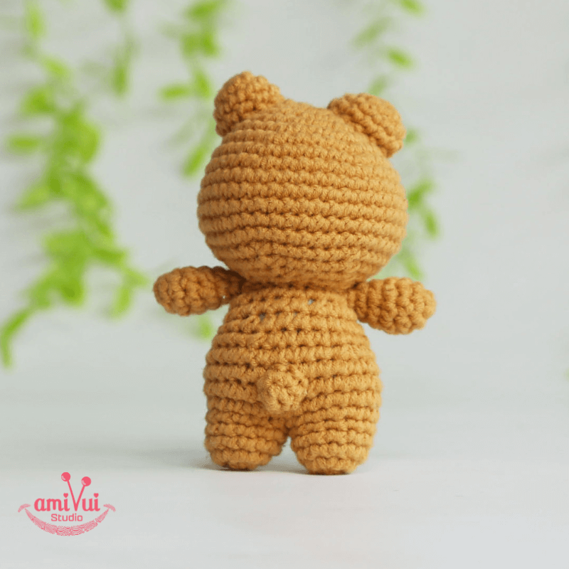 Small Bear amigurumi - Free crochet pattern by Amivui Studio