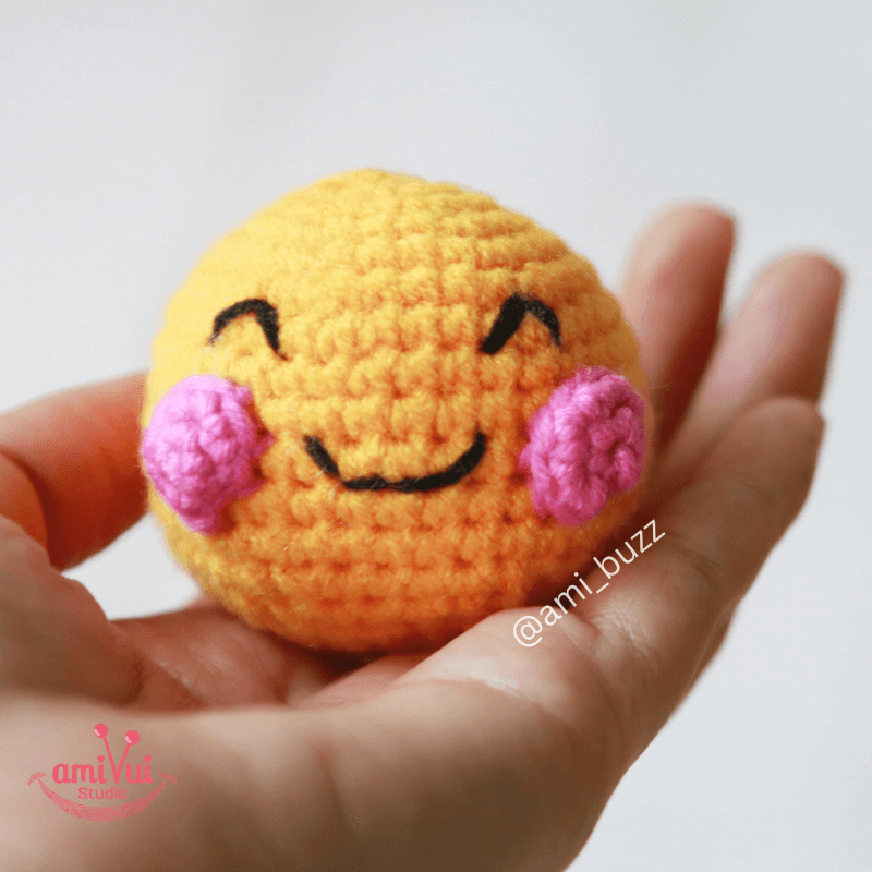 Emoji Icon amigurumi – Free crochet pattern by Amibuzz