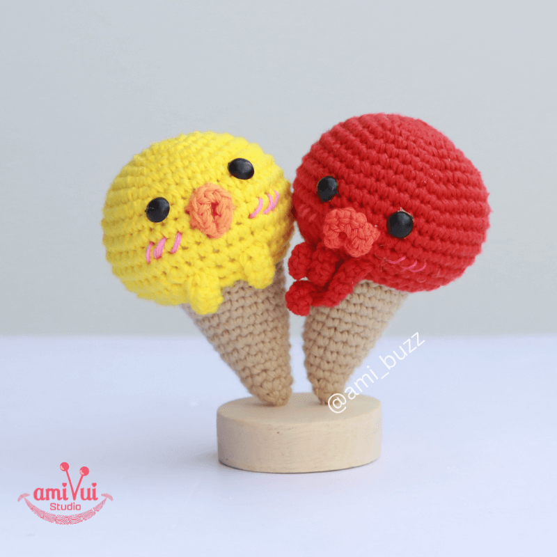 Ice Cream keychain amigurumi – Free crochet pattern by Amibuzz