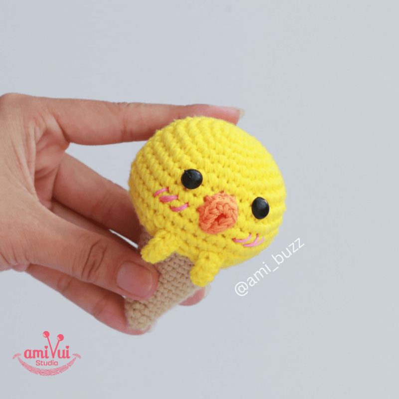 Ice Cream keychain amigurumi – Free crochet pattern by Amibuzz