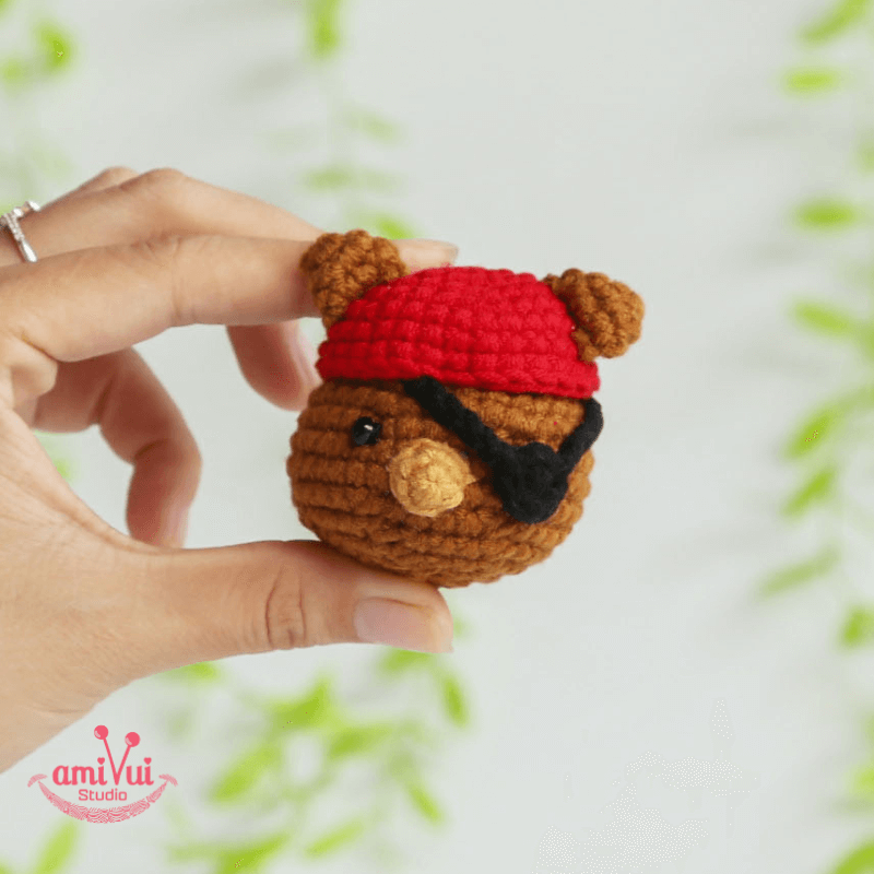 Pirate Bear amigurumi - Free crochet pattern by Amivui Studio