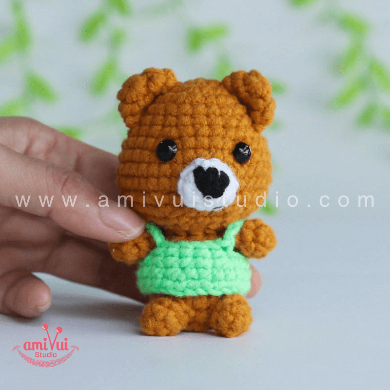 Tiny Bear amigurumi – Free crochet pattern by AmivuiStudio