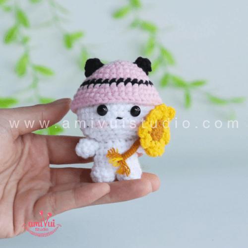 Tiny Panda with Pink hat and sunflower amigurumi – Free crochet pattern