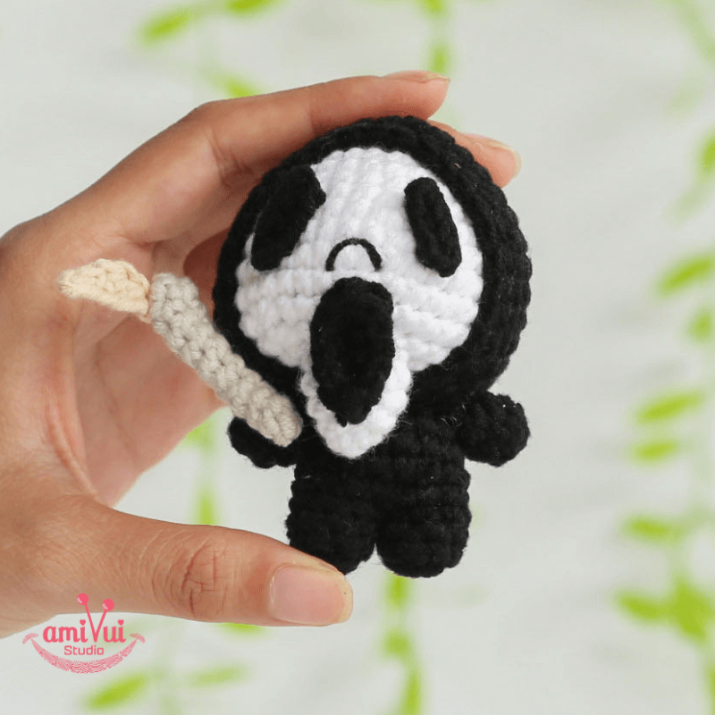 Crochet Scream- Free Amigurumi Pattern by AmivuiStudio