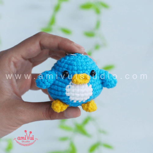Small amigurumi Penguin keychain Free crochet pattern