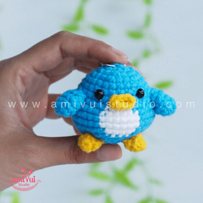 Crochet Penguin keychain - Free Amigurumi Pattern by AmivuiStudio
