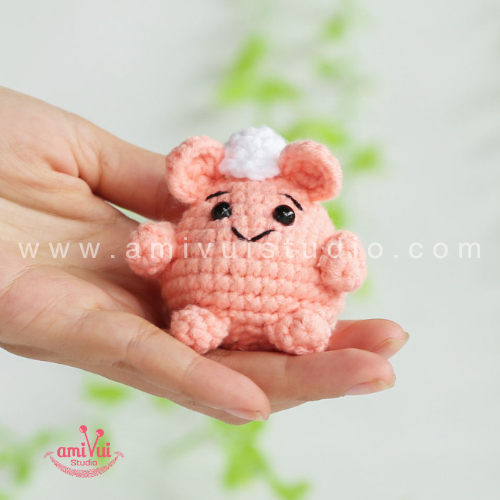 Amigurumi mouse with hat keychain Free crochet pattern