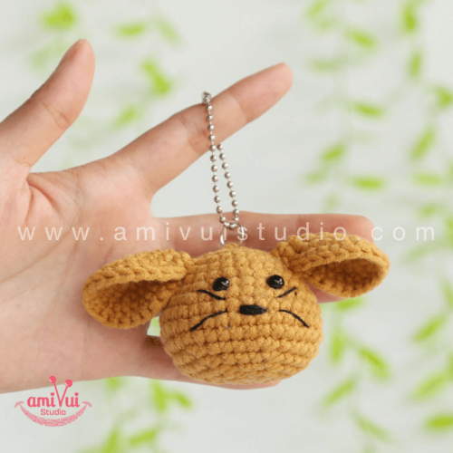 Little amigurumi mouse keychain Free crochet pattern