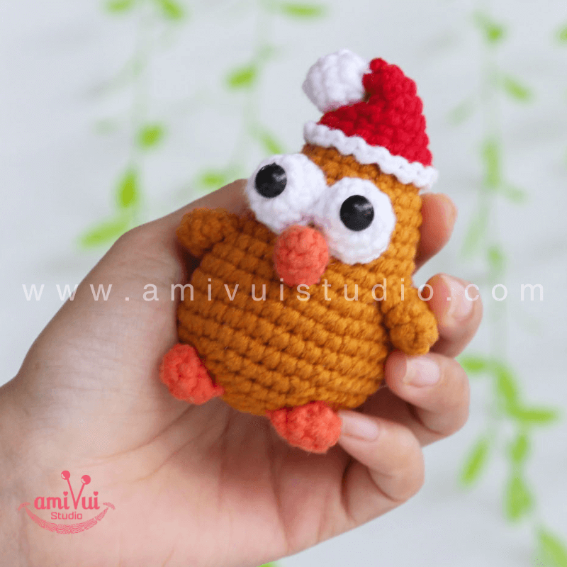 Crochet Chicken in Santa hat keychain - Free Amigurumi Pattern by AmivuiStudio