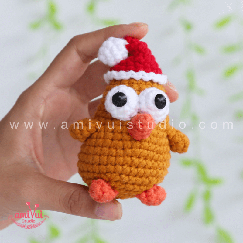 Crochet Chicken in Santa hat keychain - Free Amigurumi Pattern by AmivuiStudio