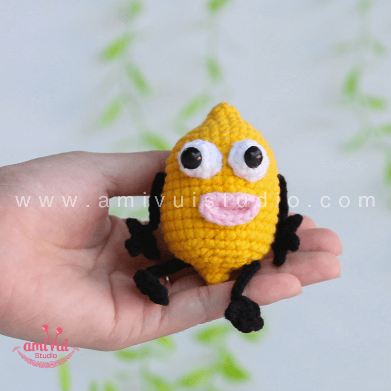Crochet Lemon keychain - Free Amigurumi Pattern by AmivuiStudio