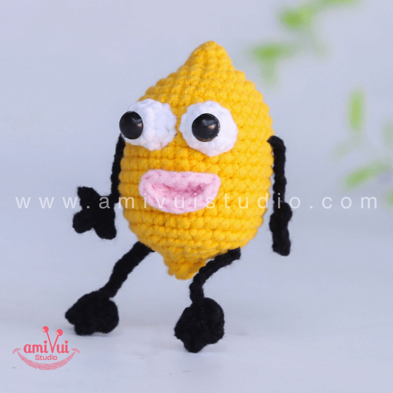 Crochet Lemon keychain - Free Amigurumi Pattern by AmivuiStudio