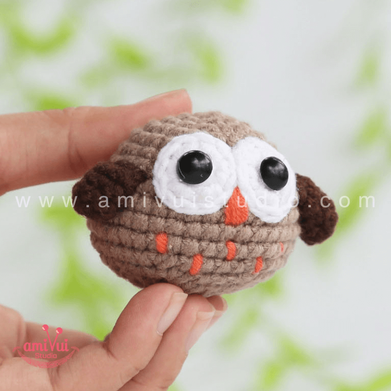 Crochet tiny Owl with hat keychain - Free Amigurumi Pattern by AmivuiStudio