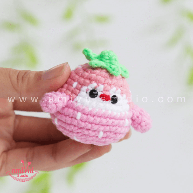 Crochet Strawberry keychain - Free Amigurumi Pattern by AmivuiStudio
