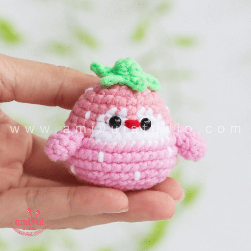 Crochet Strawberry keychain - Free Amigurumi Pattern by AmivuiStudio
