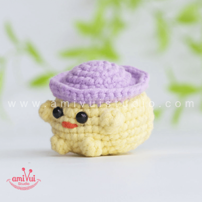 Crochet Chick keychain - Free Amigurumi Pattern by AmivuiStudio