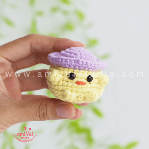 Amigurumi chick keychain free crochet pattern
