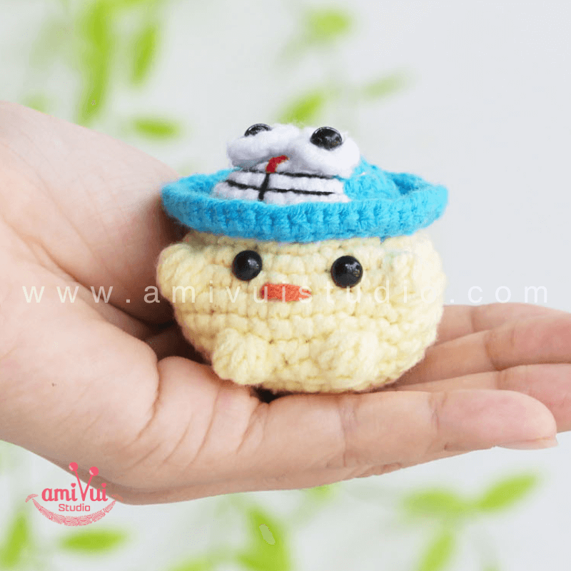 Crochet Chicken with Doraemon keychain - Free Amigurumi Pattern by AmivuiStudio