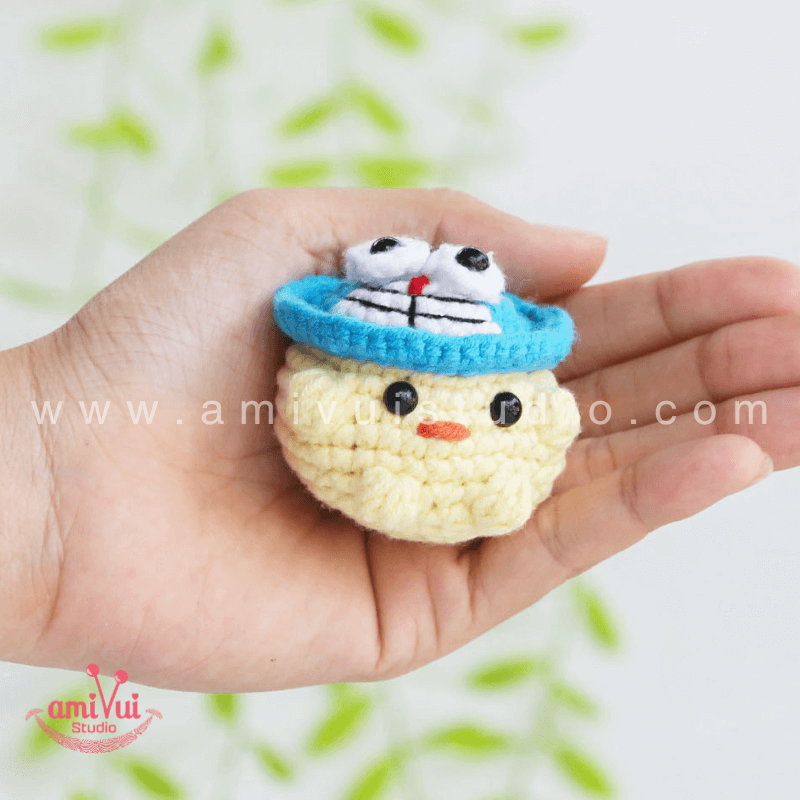 Crochet Chicken with Doraemon keychain - Free Amigurumi Pattern by AmivuiStudio