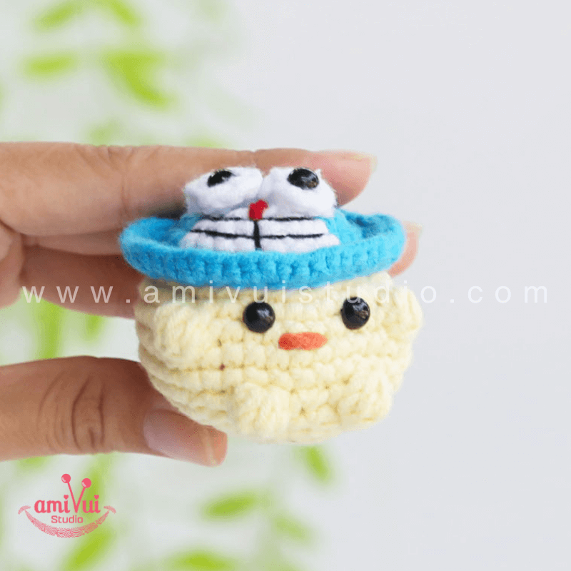 Crochet Chicken with Doraemon keychain - Free Amigurumi Pattern by AmivuiStudio