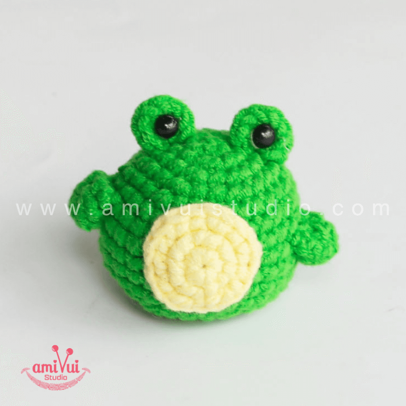 Crochet little Frog keychain - Free Amigurumi Pattern by AmivuiStudio