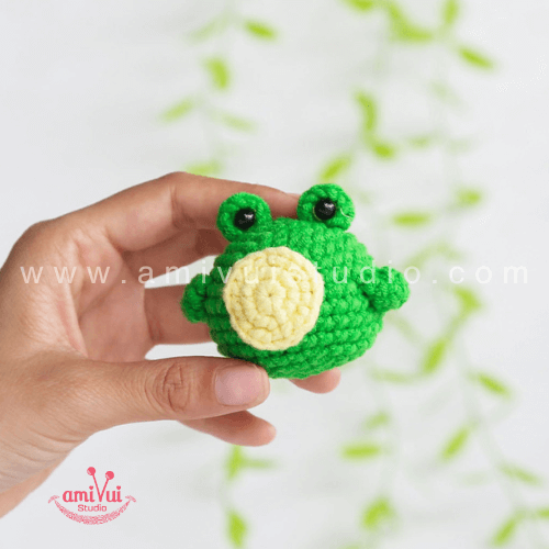 Little Frog amigurumi free crochet pattern