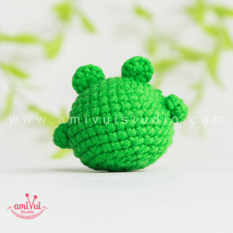 Crochet little Frog keychain - Free Amigurumi Pattern by AmivuiStudio