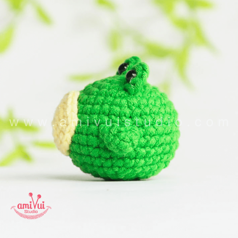 Crochet little Frog keychain - Free Amigurumi Pattern by AmivuiStudio