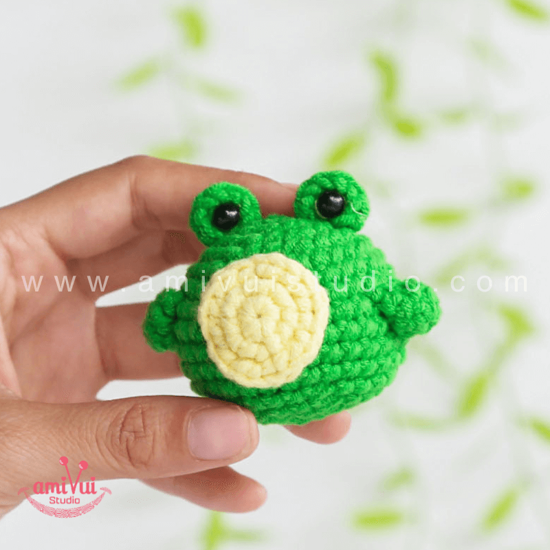 Crochet little Frog keychain - Free Amigurumi Pattern by AmivuiStudio