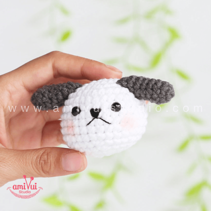 Crochet Dog keychain - Free Amigurumi Pattern by AmivuiStudio