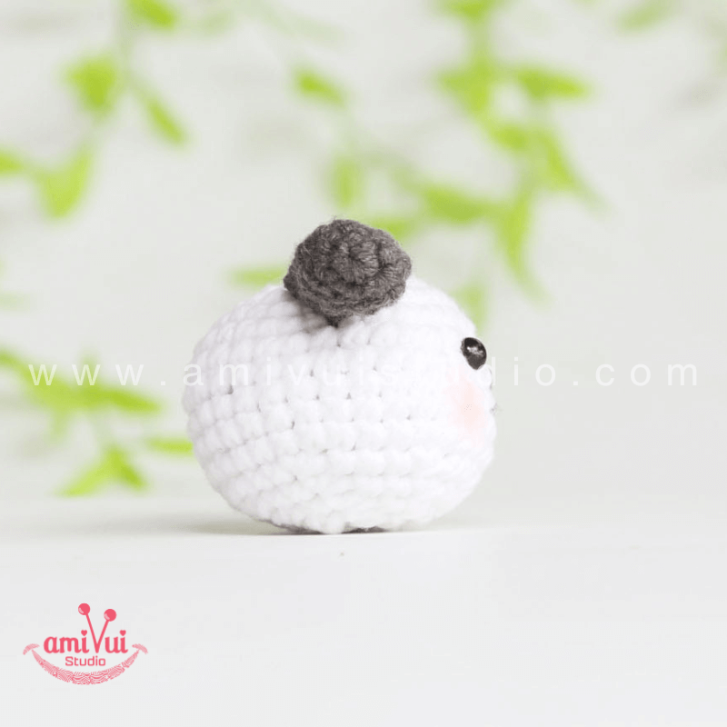 Crochet Dog keychain - Free Amigurumi Pattern by AmivuiStudio