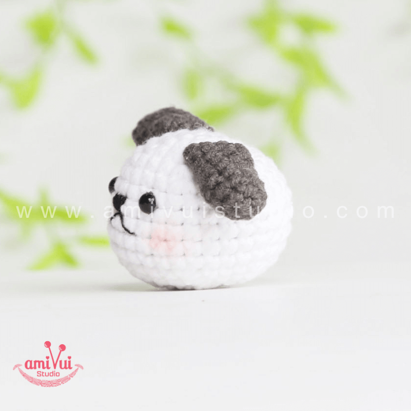 Crochet Dog keychain - Free Amigurumi Pattern by AmivuiStudio